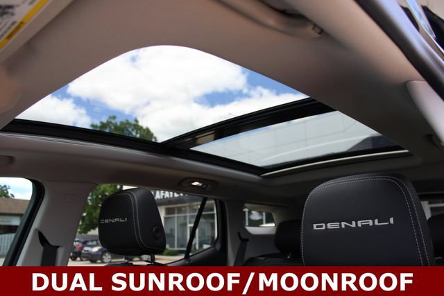 Used 2023 GMC Terrain Denali w/ Denali Premium Package AWD/4WD image 8