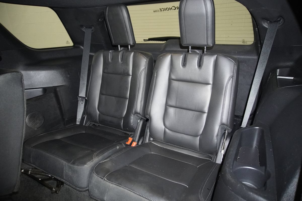 Used 2017 Ford Explorer XLT w/ Equipment Group 202A FWD image 13
