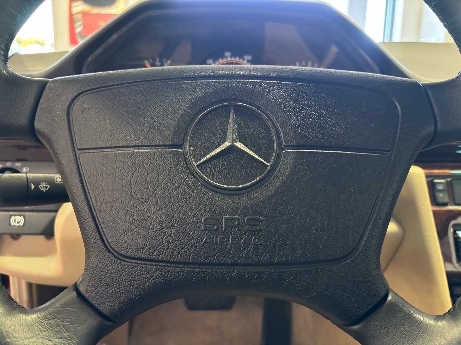 Used 1995 Mercedes-Benz E 320 Convertible image 38