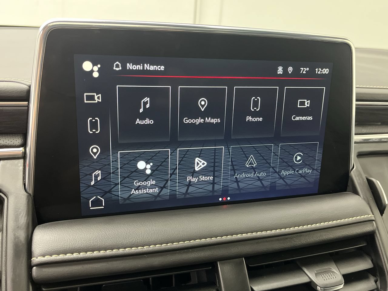 Certified 2024 GMC Yukon SLT w/ SLT Premium Package AWD/4WD image 21