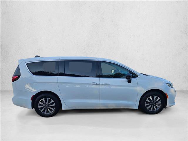Used 2024 Chrysler Pacifica Limited FWD image 4
