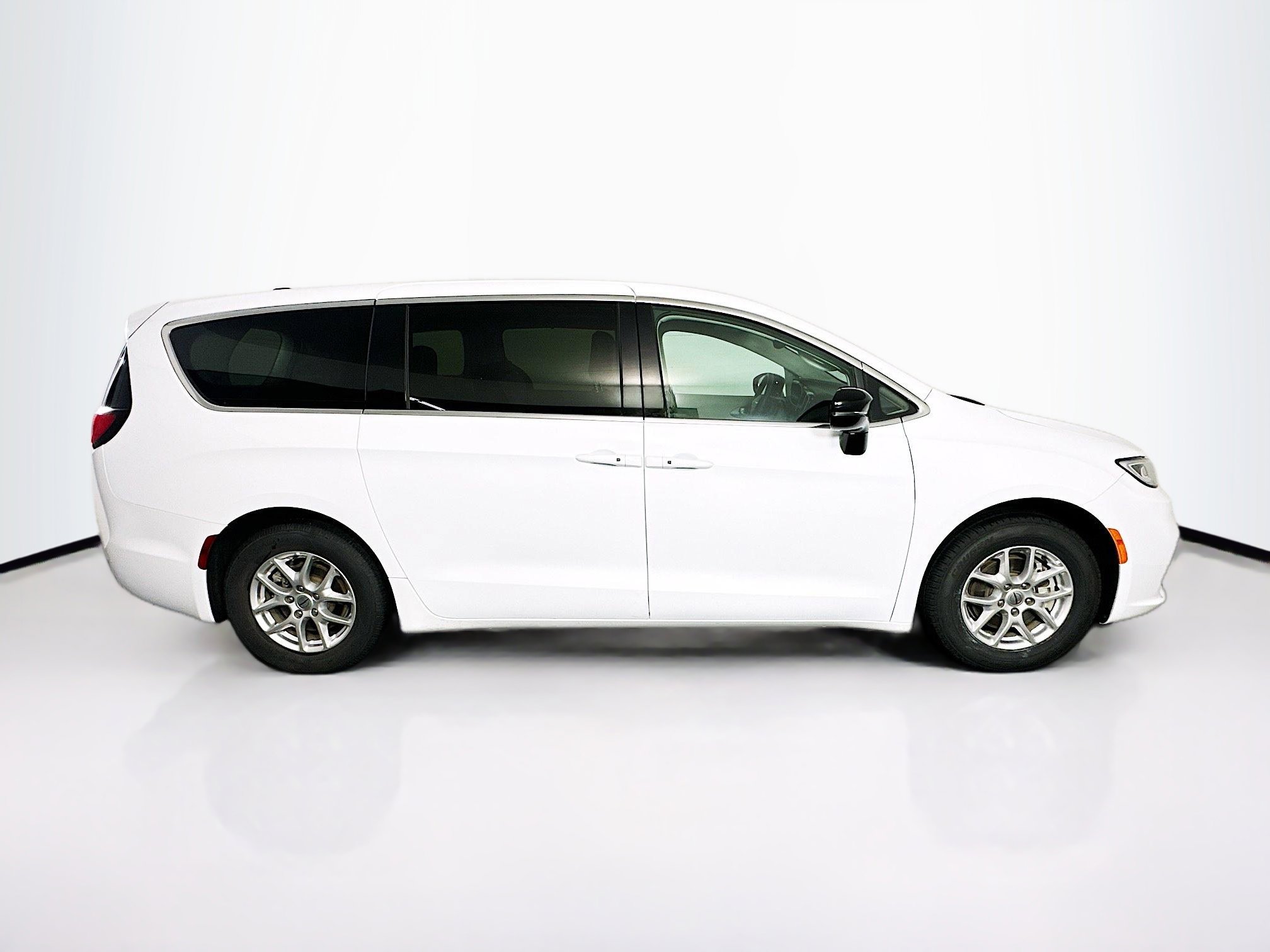 Used 2024 Chrysler Pacifica Touring-L image 10