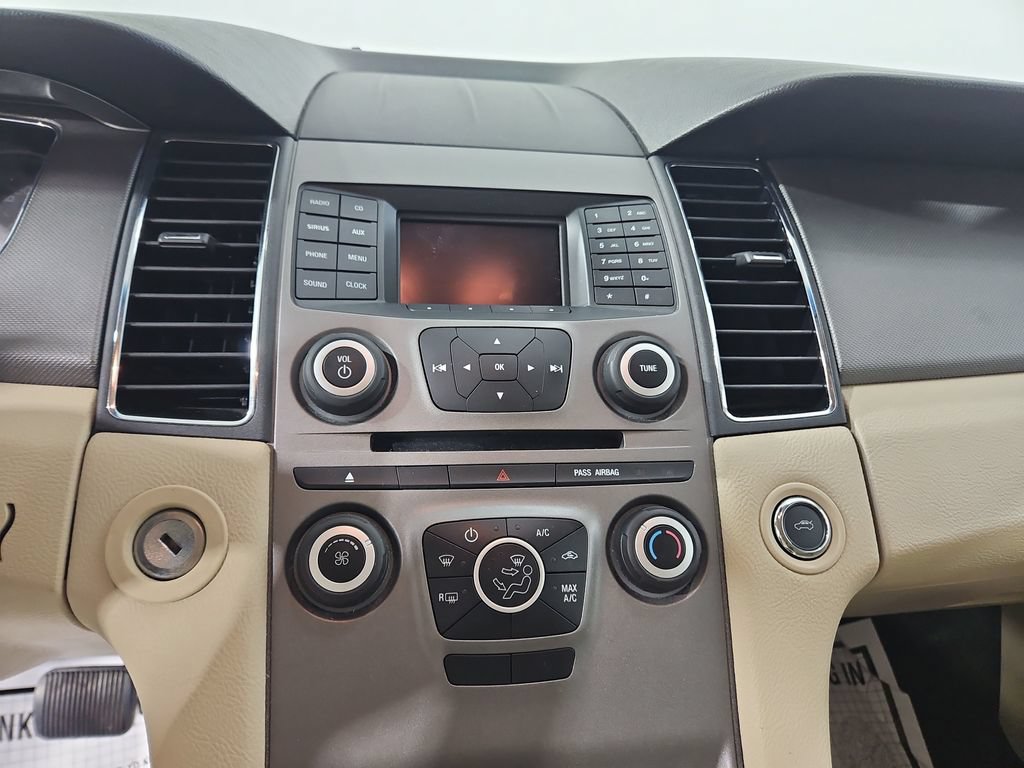 Used 2018 Ford Taurus SE FWD image 19