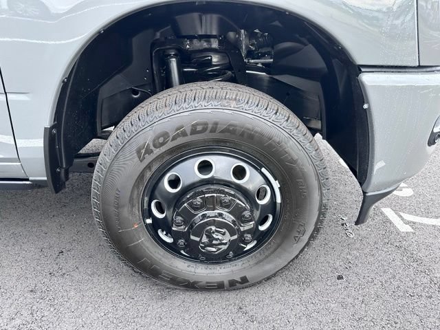 New 2026 RAM 3500 Laramie AWD/4WD image 12