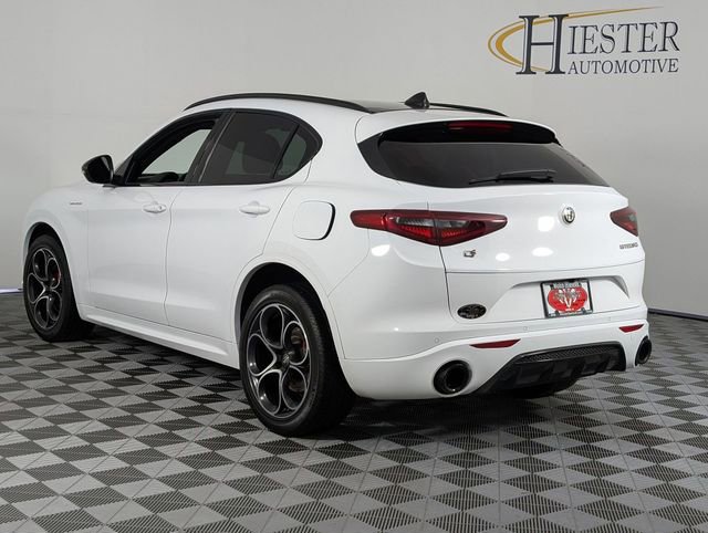 Used 2023 Alfa Romeo Stelvio Veloce AWD/4WD image 5