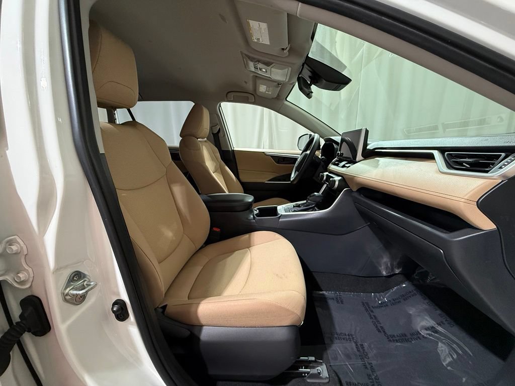 Used 2024 Toyota RAV4 LE AWD/4WD image 21