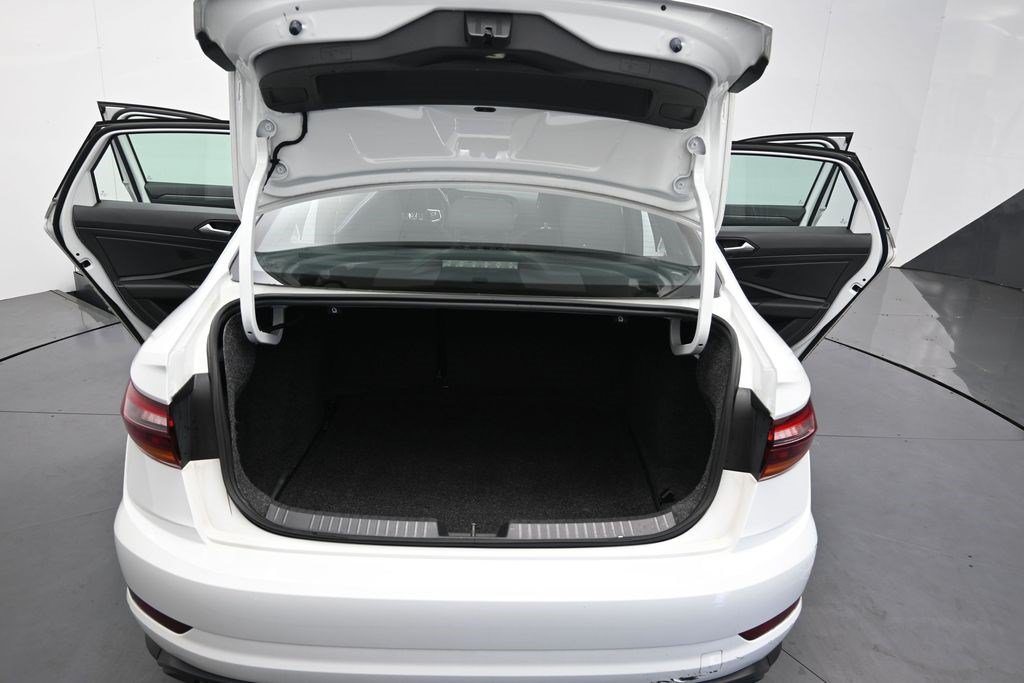 Used 2019 Volkswagen Jetta GLI FWD image 11