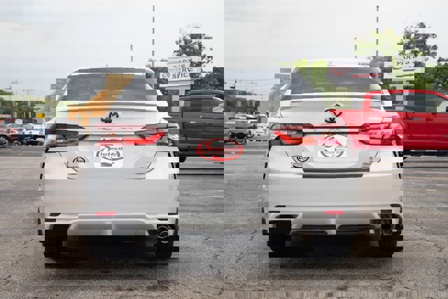 Used 2023 Toyota Camry SE image 4