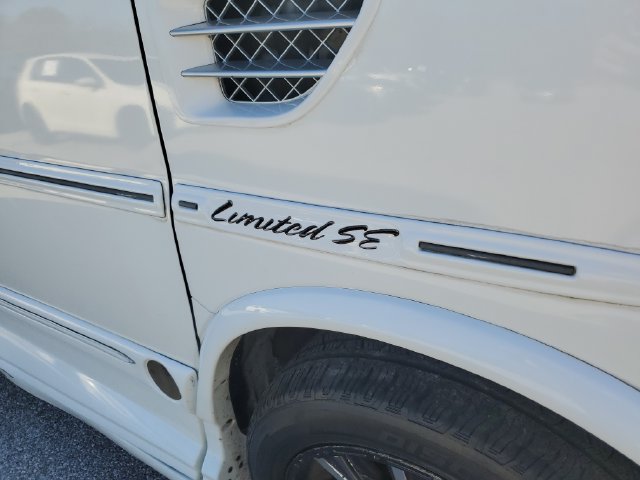 Used 2010 Chevrolet Express 3500 LT w/ LT Preferred Equipment Group RWD image 16