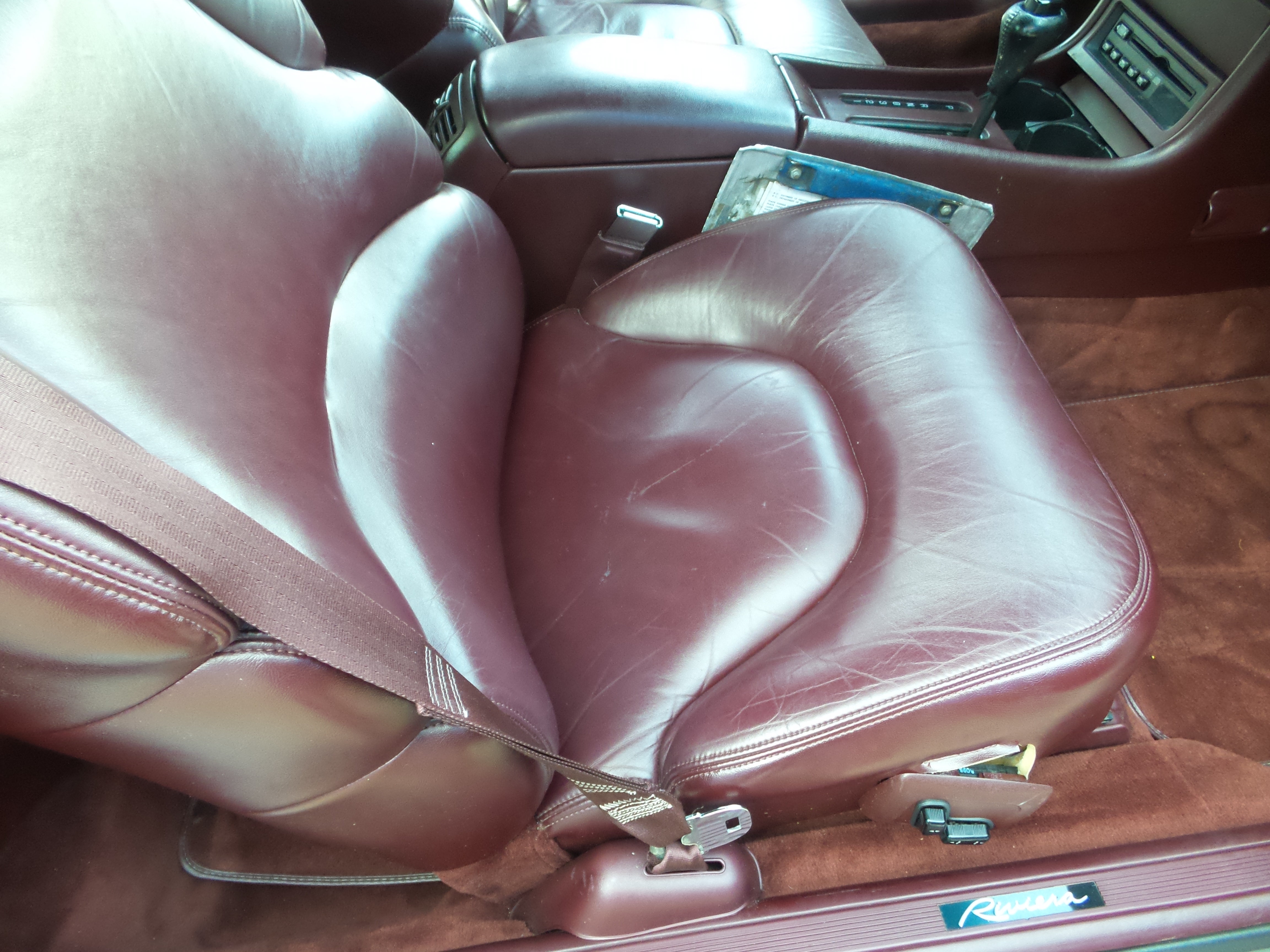 Used 1995 Buick Riviera Coupe FWD image 38