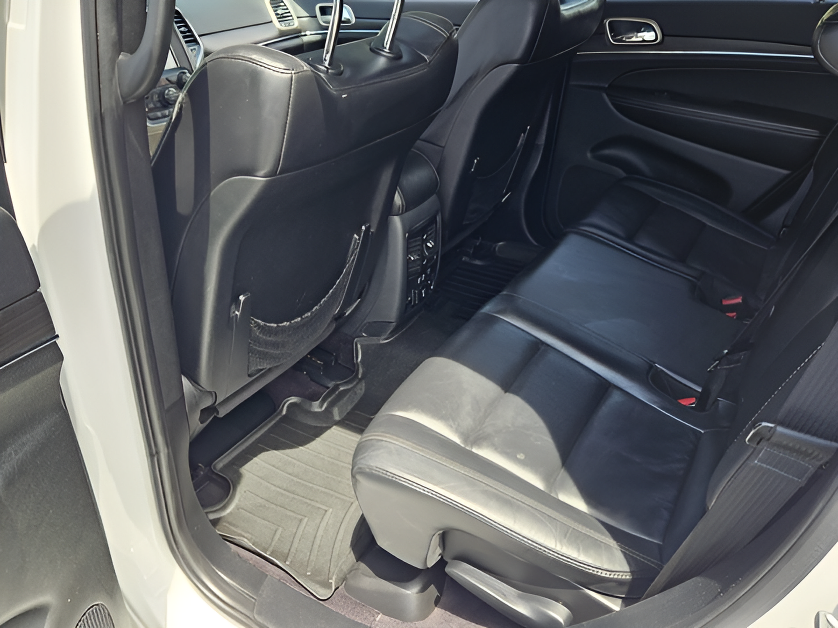 Used 2017 Jeep Grand Cherokee Limited RWD image 9