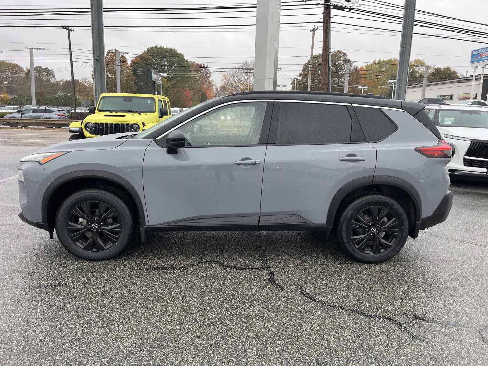 Used 2023 Nissan Rogue SV w/ SV Premium Package image 6