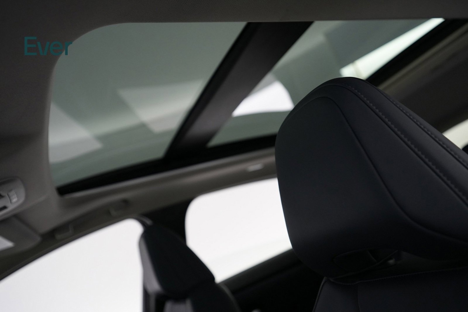 Used 2024 Nissan Ariya AWD image 22