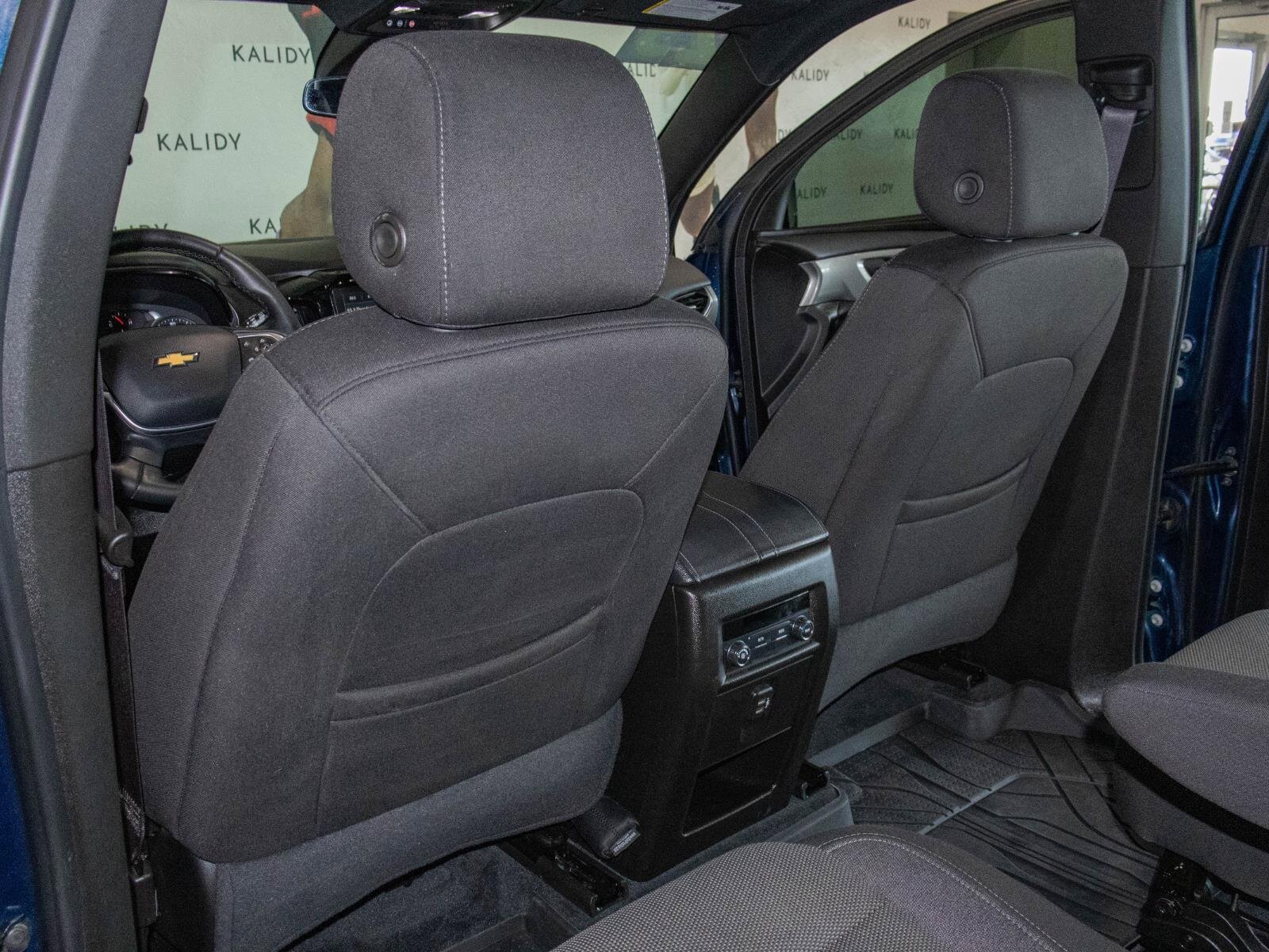 Used 2023 Chevrolet Traverse LT image 9