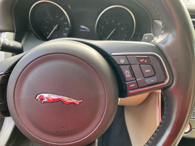 Used 2017 Jaguar XF Premium image 44