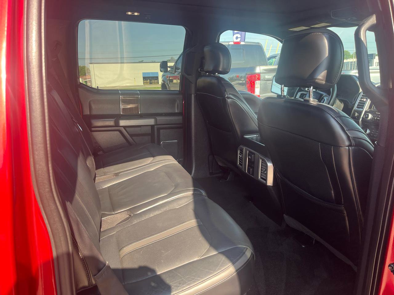 Used 2015 Ford F150 Platinum w/ Equipment Group 701A Luxury AWD/4WD image 15
