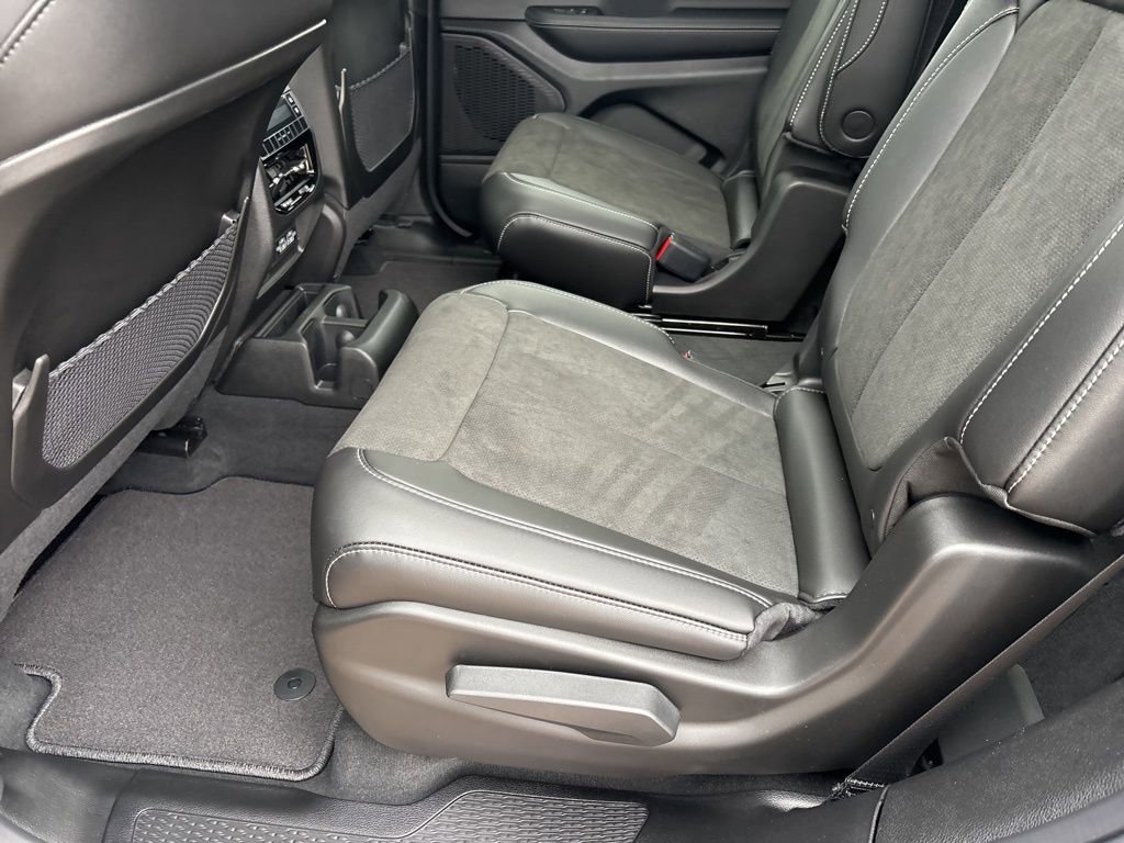 New 2025 Jeep Grand Cherokee L Altitude image 19