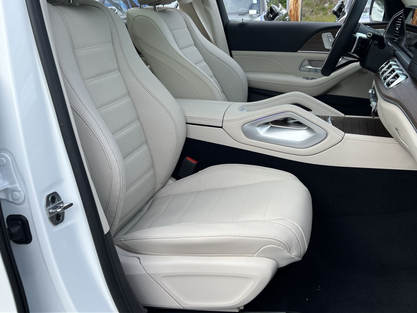 New 2026 Mercedes-Benz GLS 450 4MATIC image 34