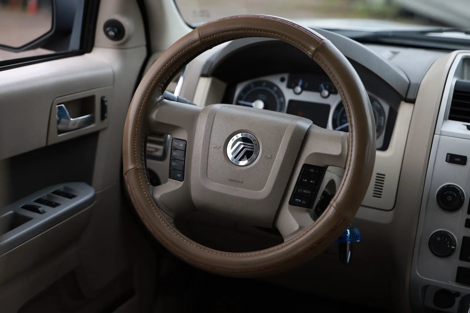 Used 2010 Mercury Mariner 4WD image 21