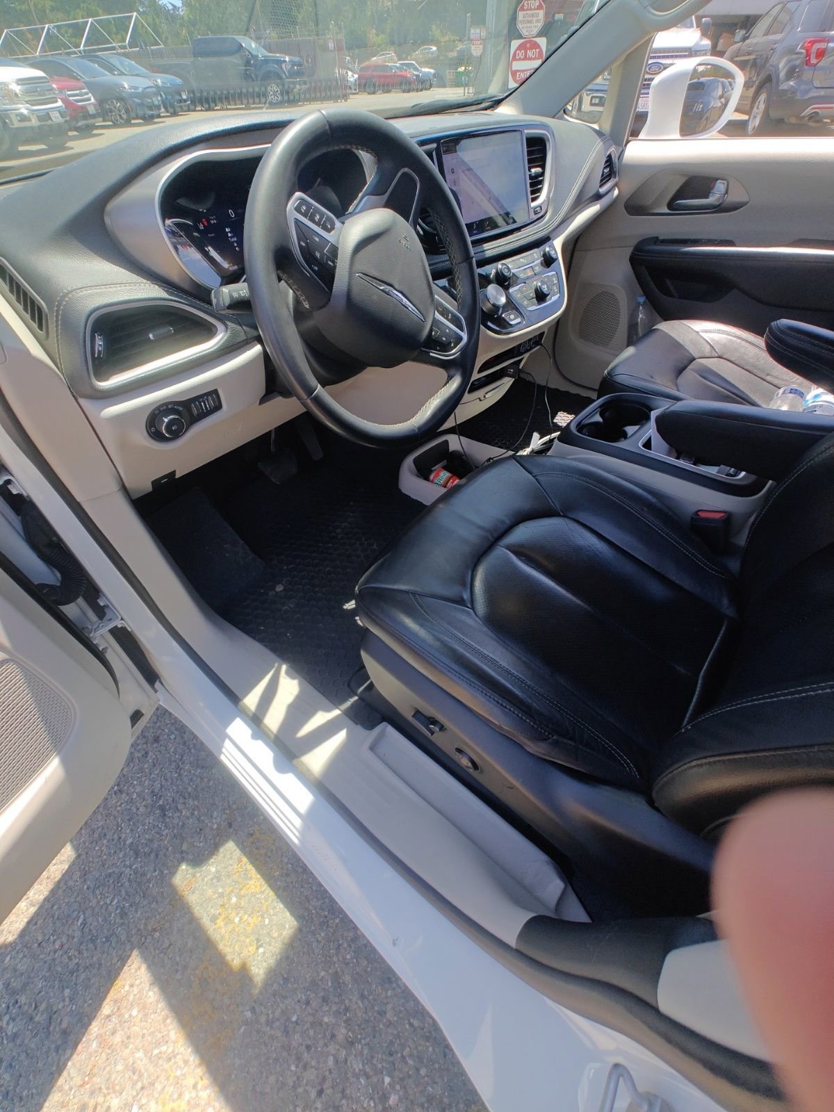 Used 2022 Chrysler Pacifica Touring-L FWD image 11