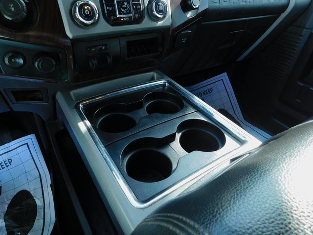 Used 2016 Ford F250 Lariat w/ Lariat Chrome Package image 29