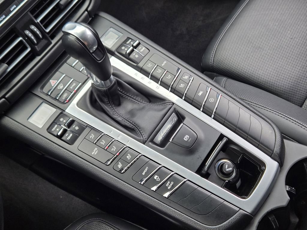 Used 2020 Porsche Macan Base image 24