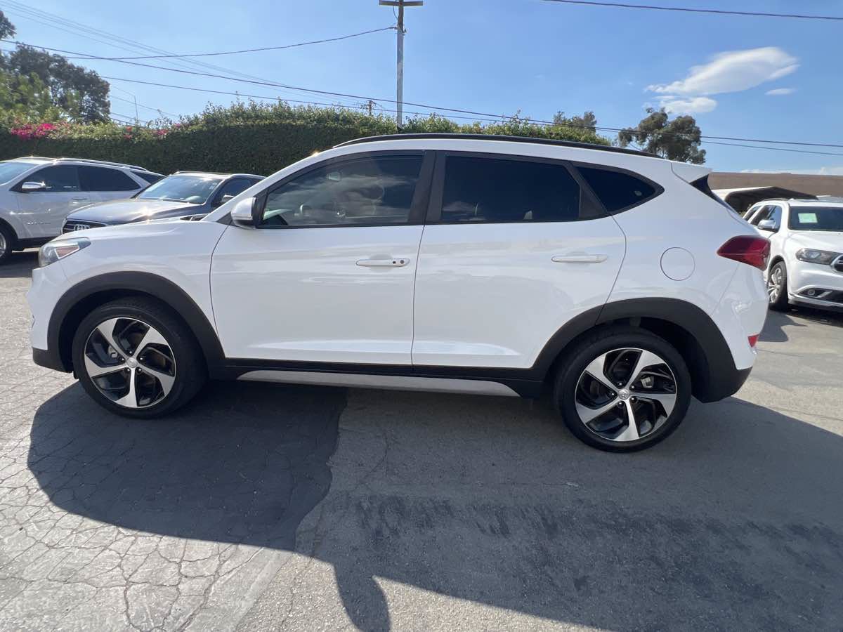Used 2018 Hyundai Tucson Value w/ Cargo Package FWD image 2