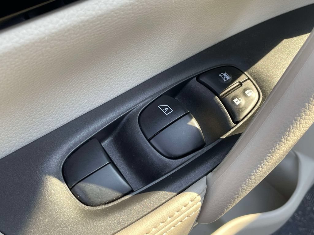 Used 2022 Nissan Rogue Sport SL AWD/4WD image 21