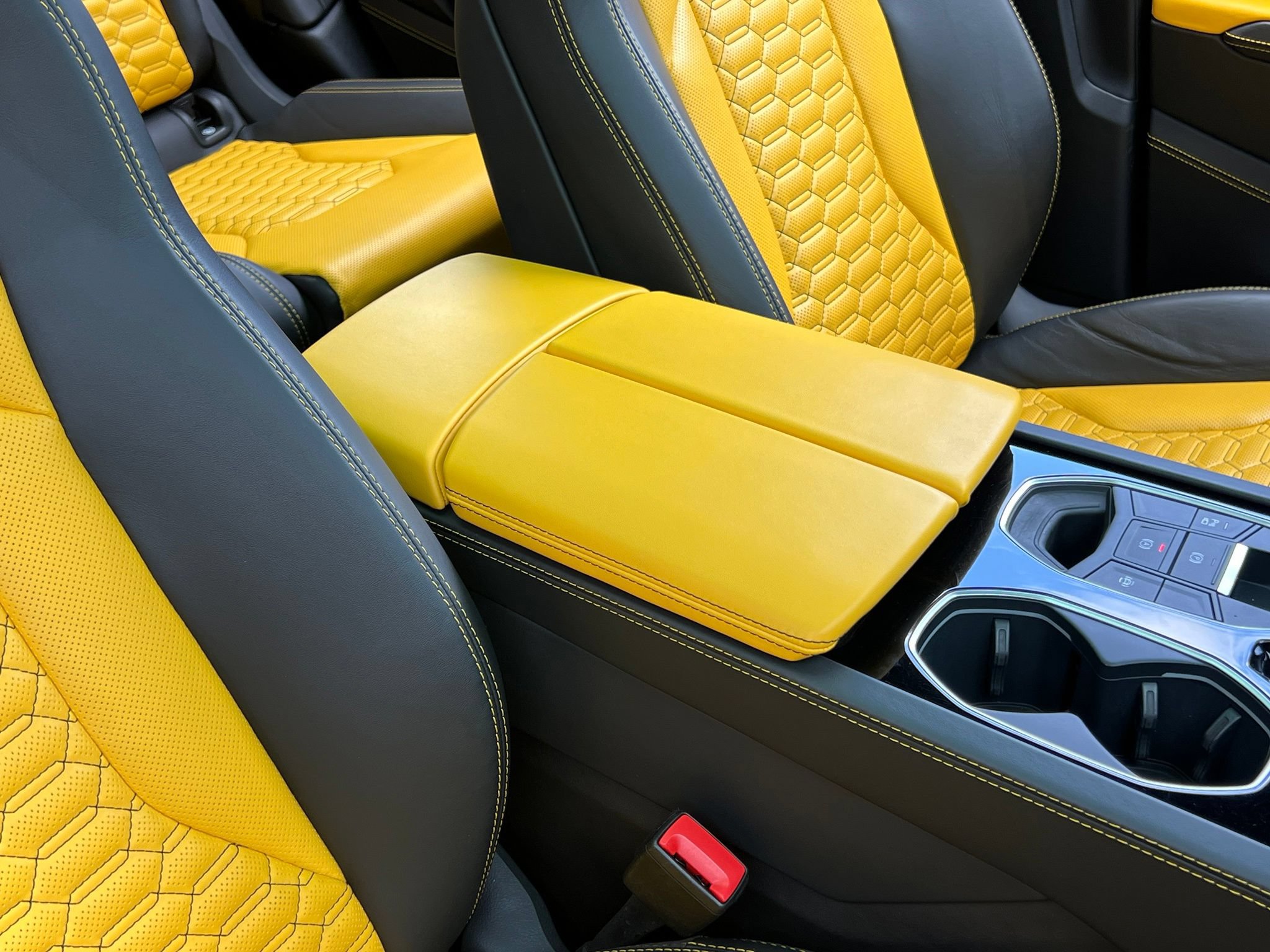 Used 2022 Lamborghini Urus AWD/4WD image 44