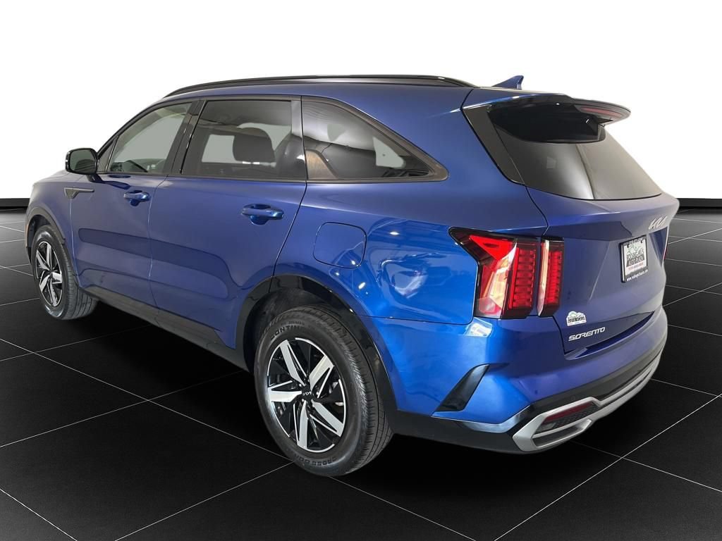 Used 2023 Kia Sorento EX w/ Panoramic Sunroof Package FWD image 3