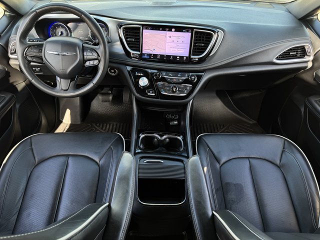 Used 2025 Chrysler Pacifica Limited FWD image 11