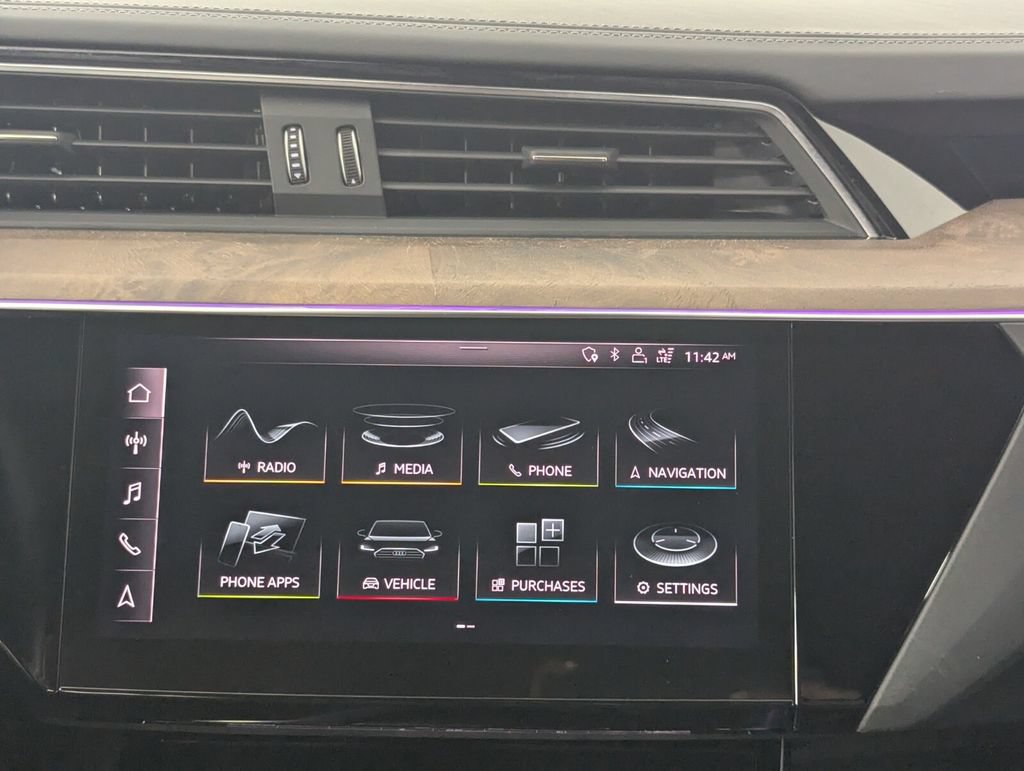Used 2019 Audi e-tron Prestige w/ Prestige Package AWD/4WD image 19