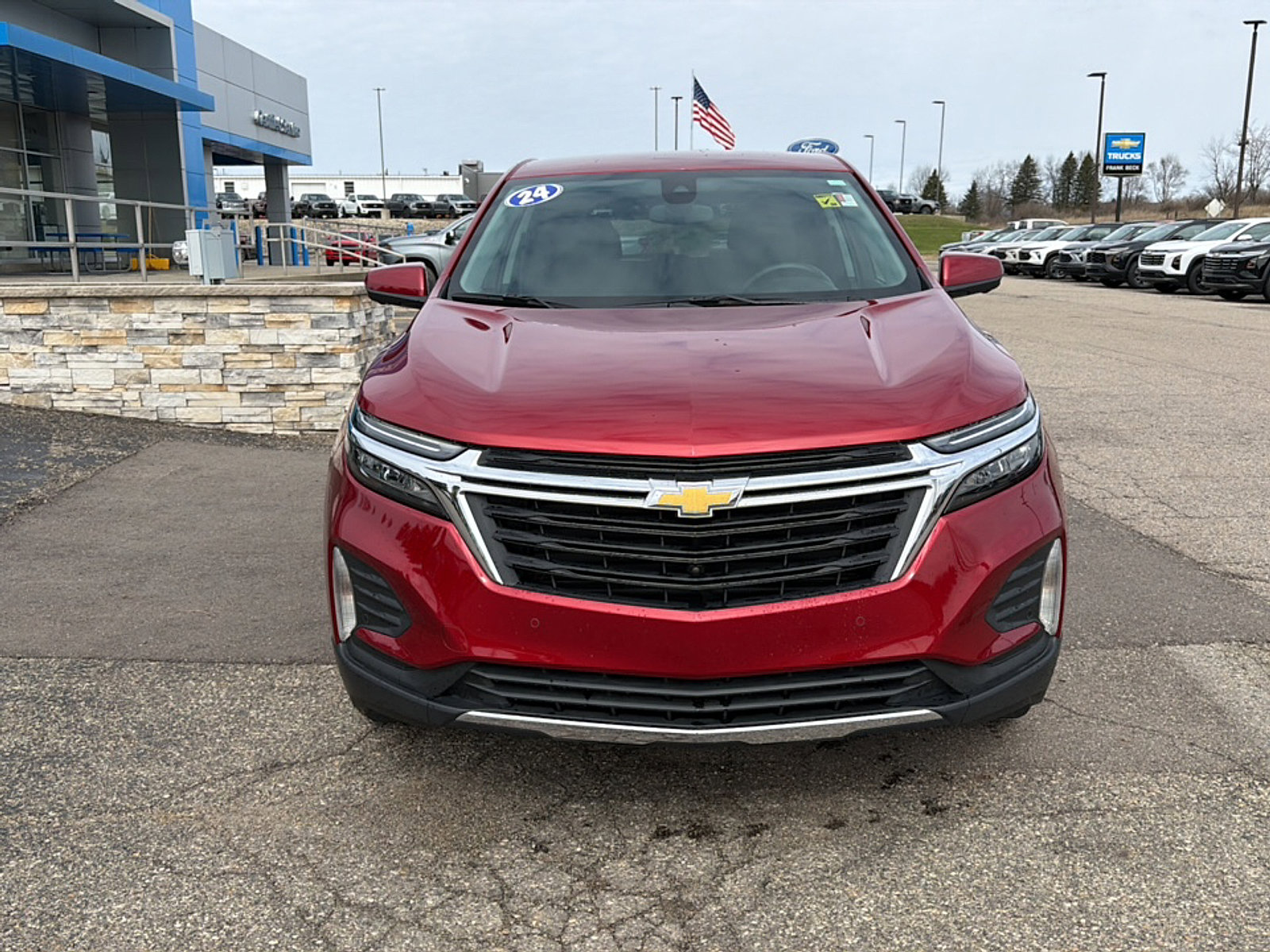 Used 2024 Chevrolet Equinox LT FWD image 2