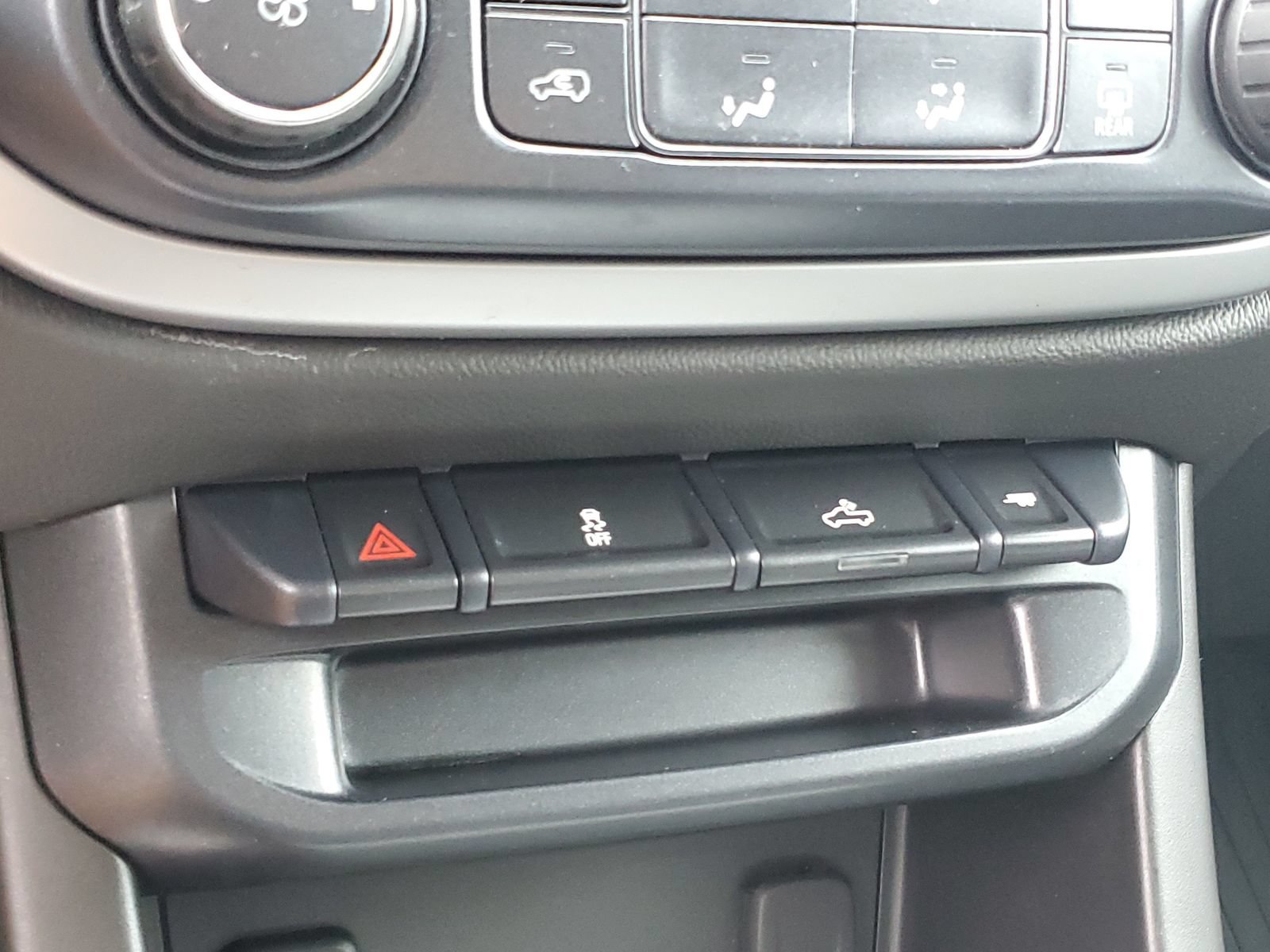 Used 2018 Chevrolet Colorado LT w/ Redline Special Edition AWD/4WD image 29