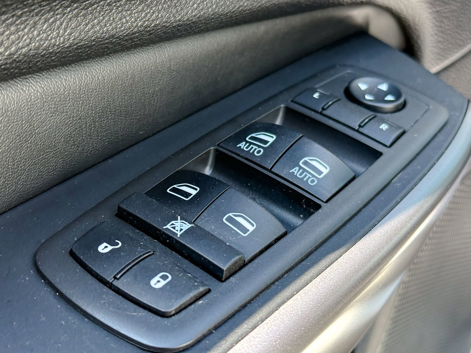 Used 2021 Jeep Cherokee Limited AWD/4WD image 18