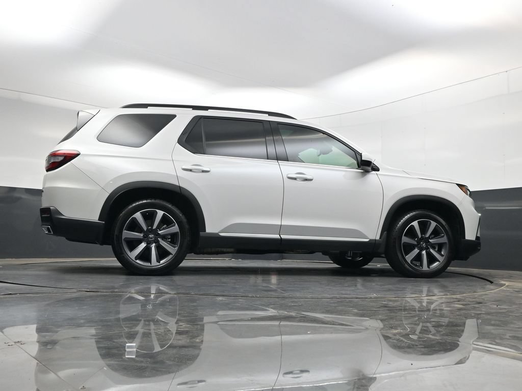 Certified 2025 Honda Pilot Touring image 39
