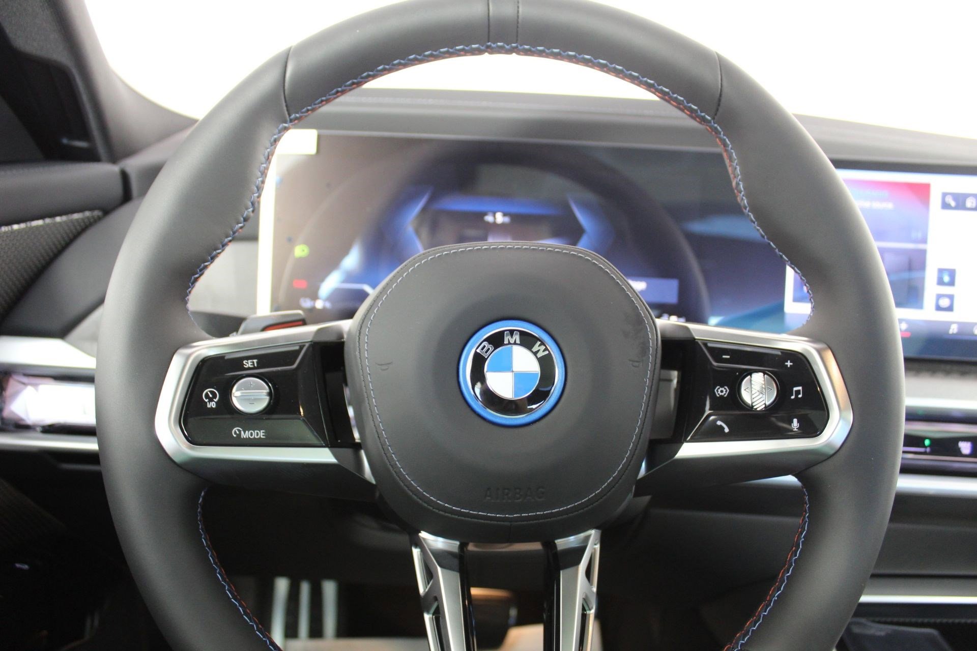 Used 2026 BMW i7 M70 w/ Premium Package image 14