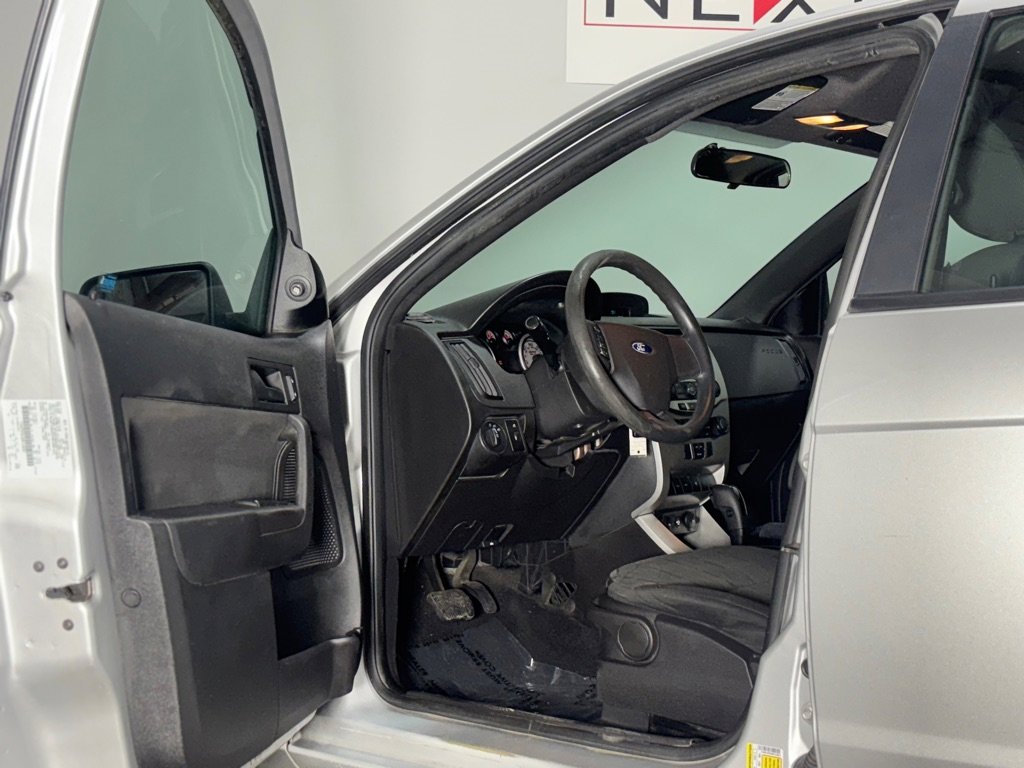 Used 2010 Ford Focus SE image 11
