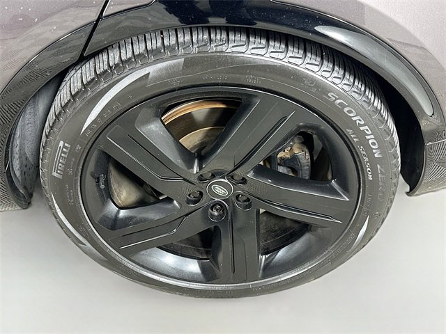 Used 2023 Land Rover Discovery Metropolitan Edition image 33