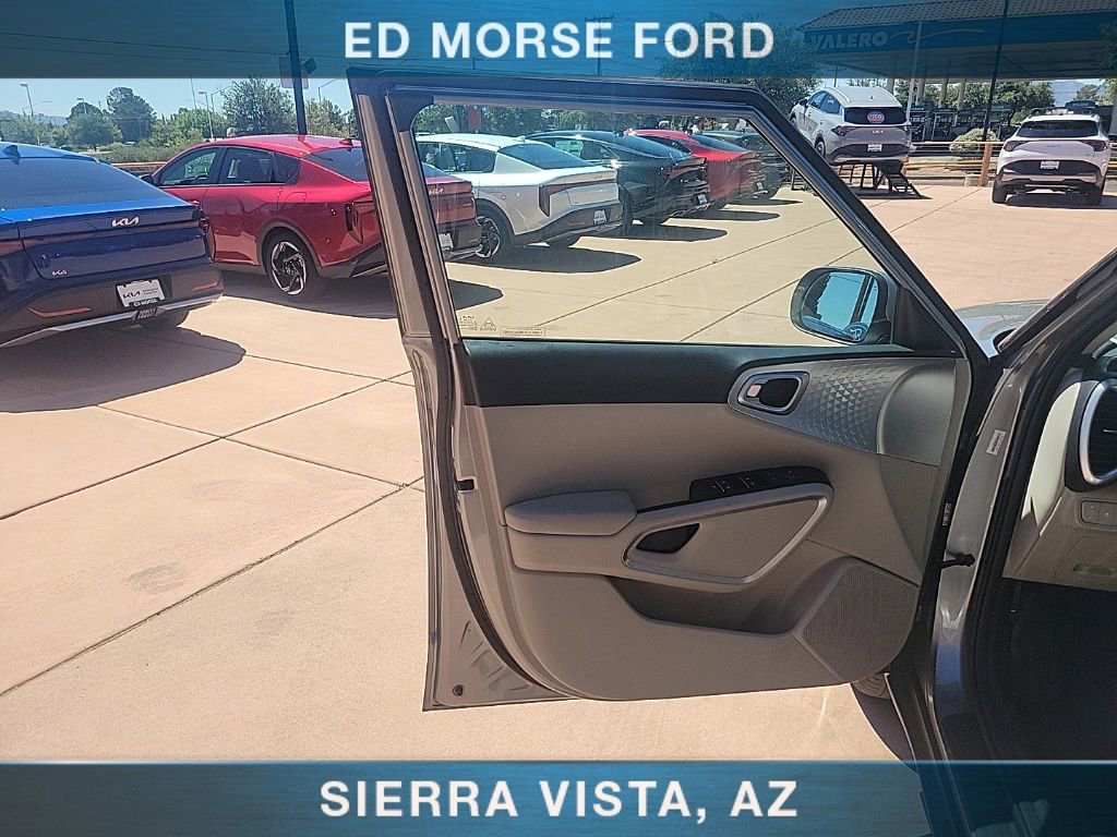 Used 2025 Kia Soul LX FWD image 10