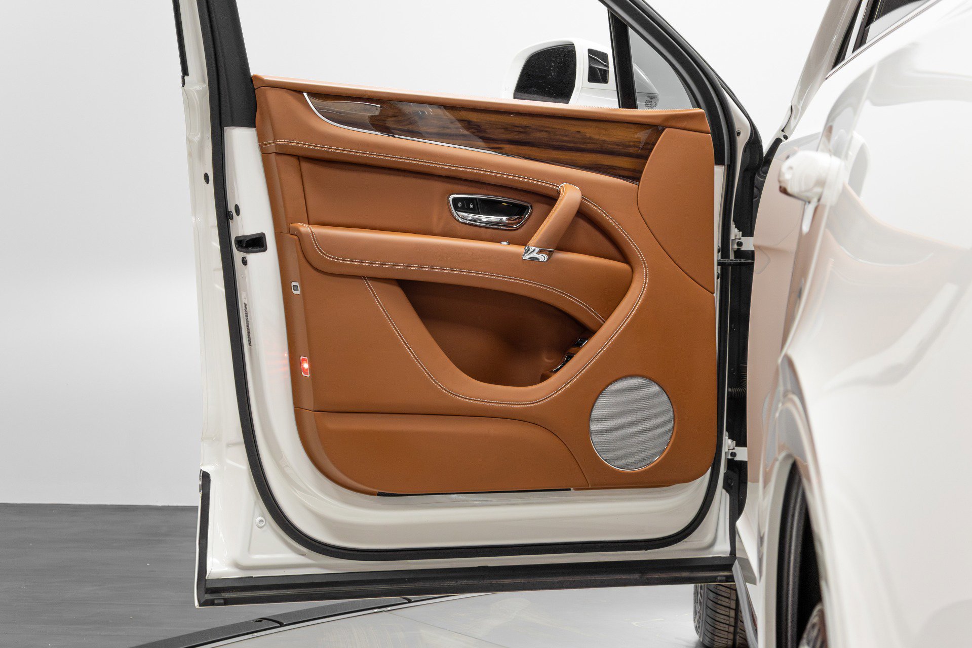 Used 2019 Bentley Bentayga image 48