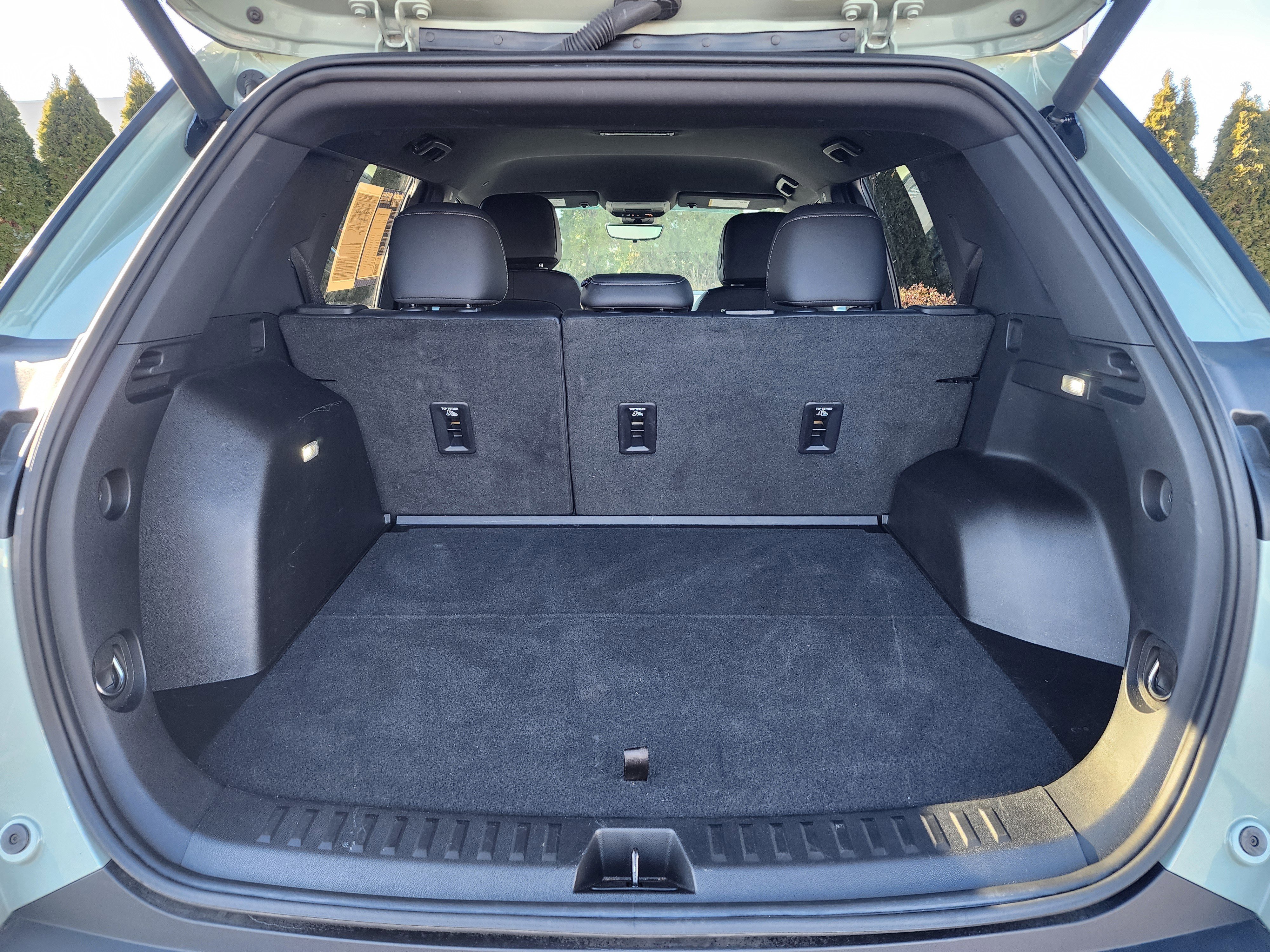 Used 2025 Chevrolet Equinox LT w/ Convenience Package II image 12