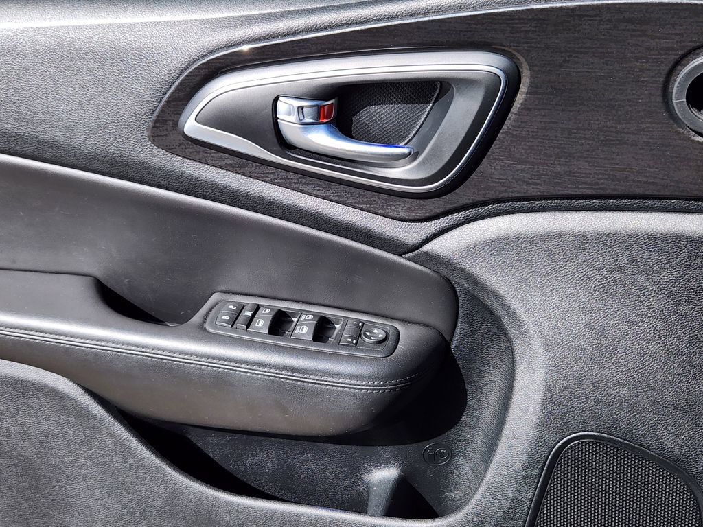 Used 2016 Chrysler 200 C w/ Navigation & Sound Group I image 6