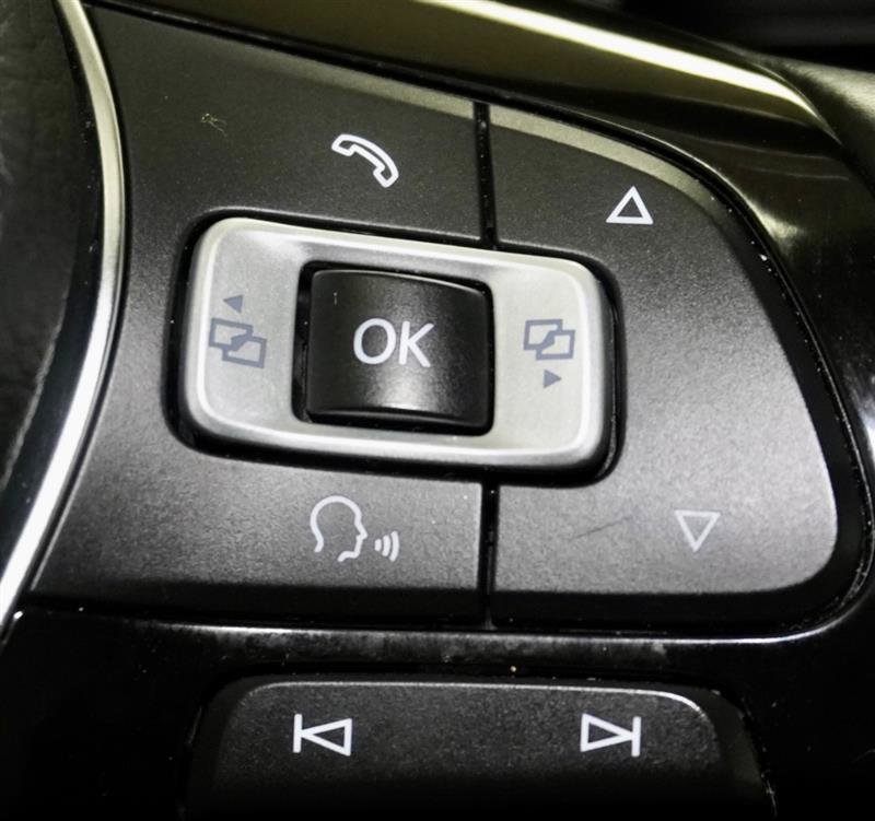 Used 2018 Volkswagen Tiguan SEL image 38