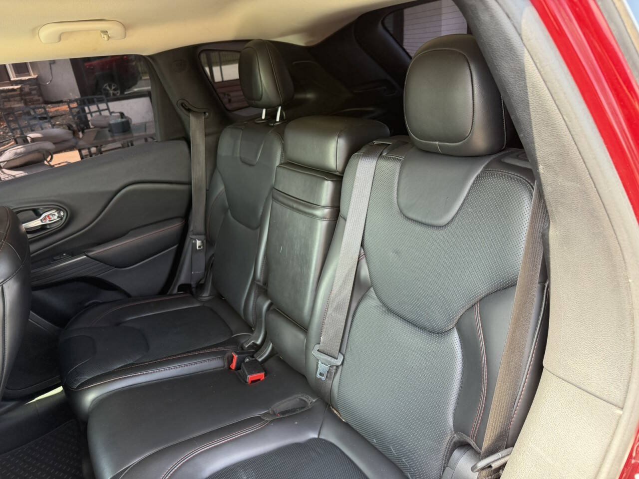 Used 2017 Jeep Cherokee Trailhawk AWD/4WD image 23