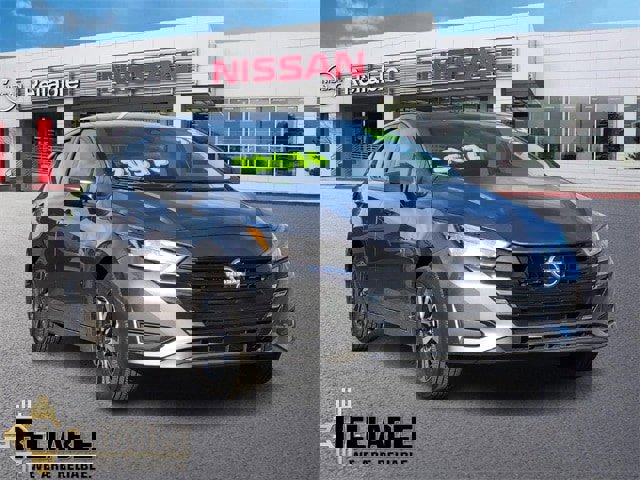 Certified 2025 Nissan Versa SV w/ Trunk Package