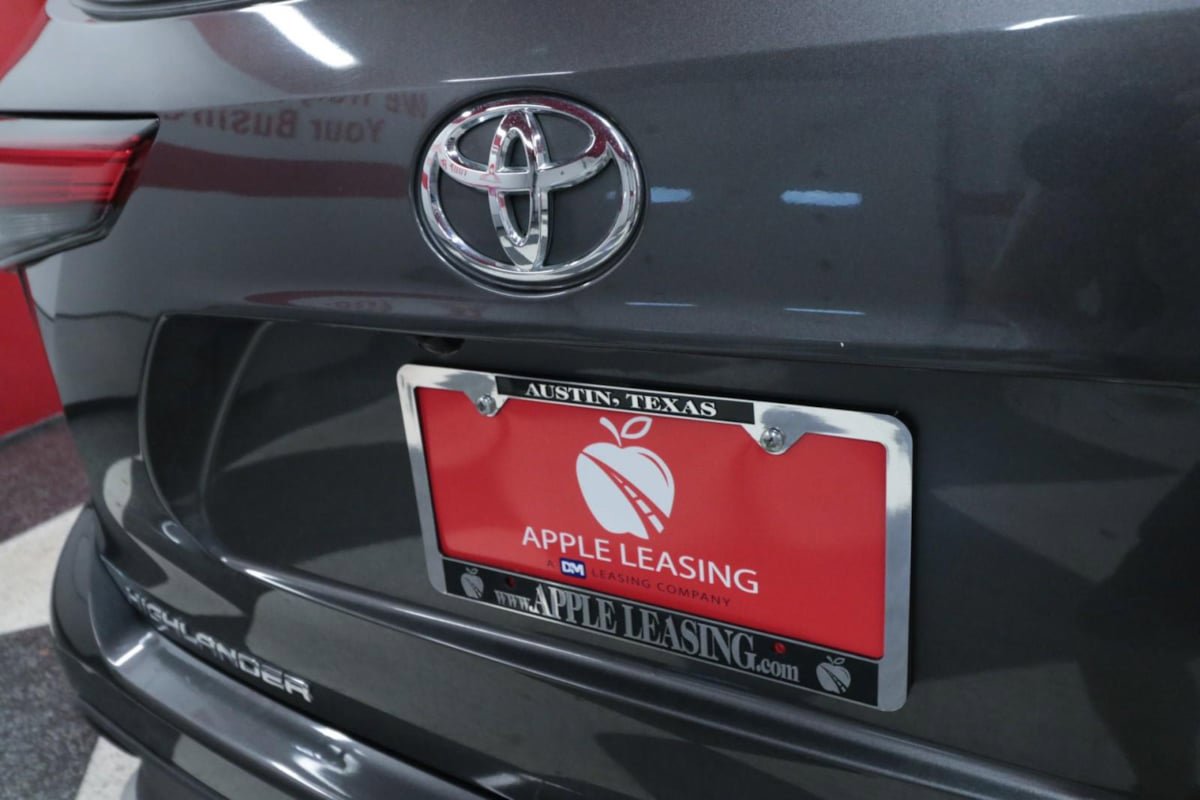 Used 2022 Toyota Highlander XSE FWD image 30