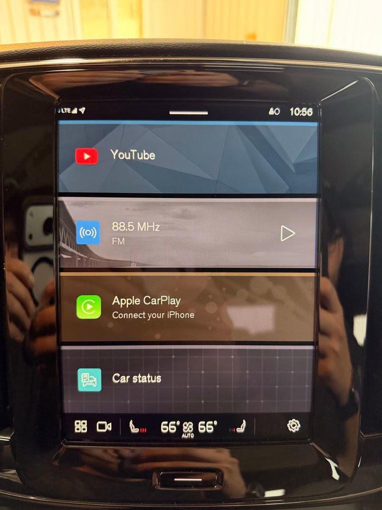 Used 2024 Volvo XC40 B5 Core image 12