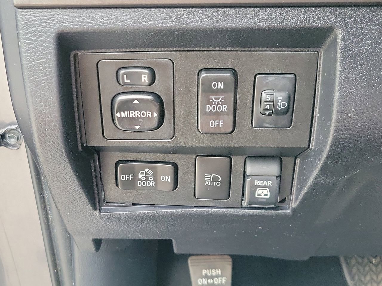 Used 2020 Toyota Tundra SR5 w/ SR5 Upgrade Package AWD/4WD image 30