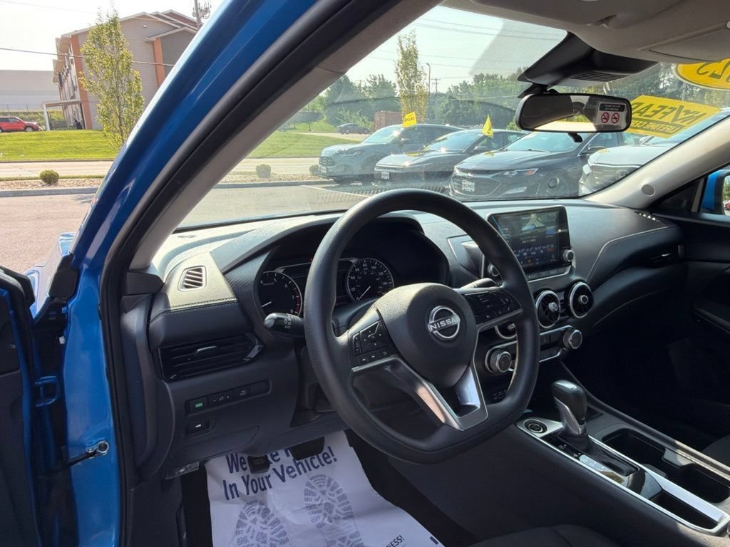 Used 2025 Nissan Sentra SV FWD image 15